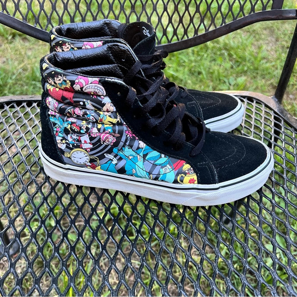 Vans Sk8-Hi Disney Alice in Wonderland High Tops Women’s Size 7